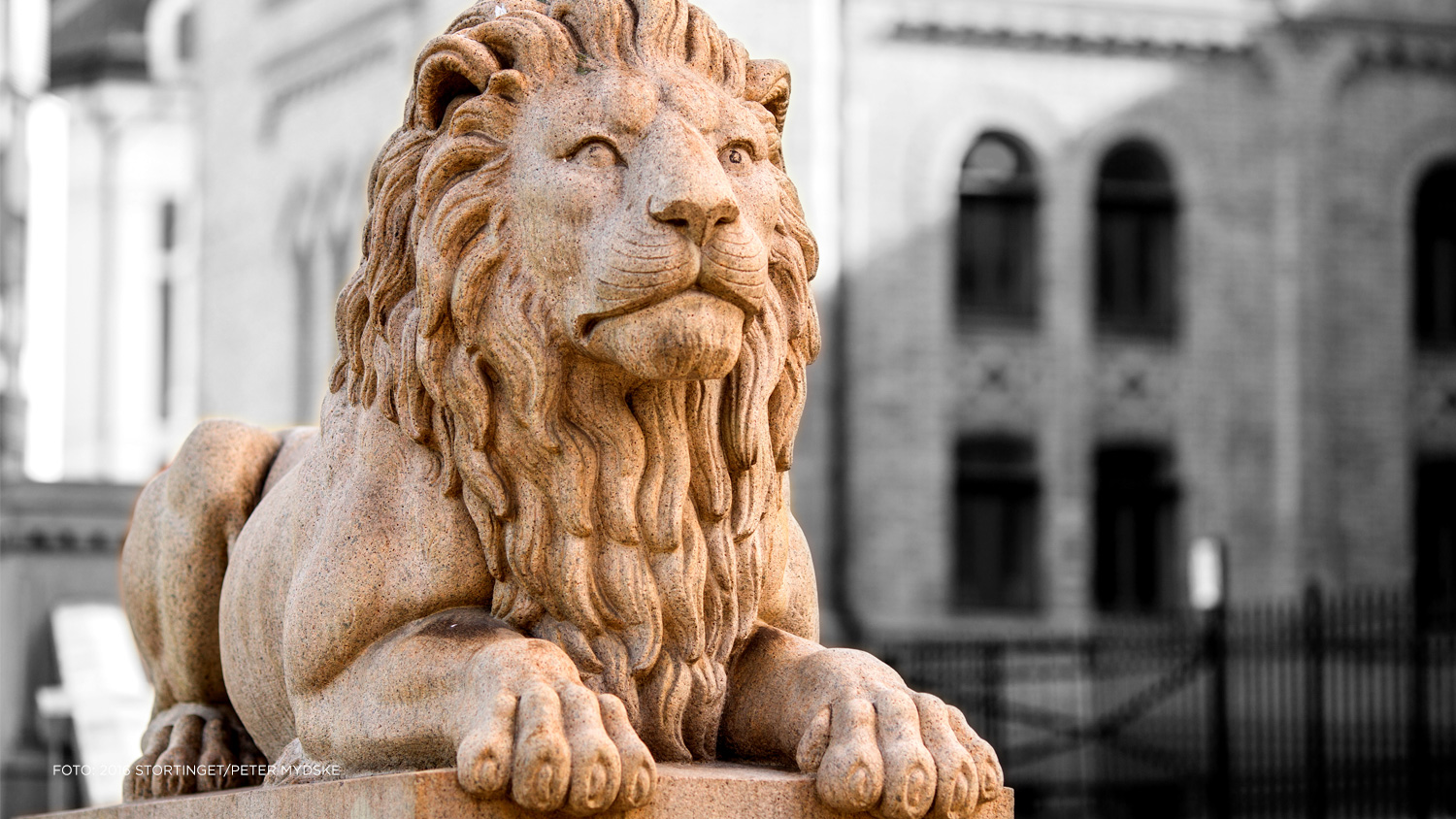 Statue av en liggende løve