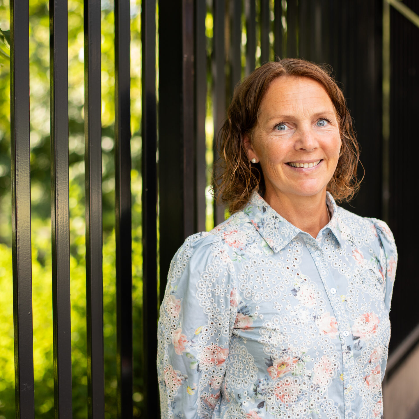 Portrettbilde av Kristin, som jobber i Den kongelige politieskorte i PST.