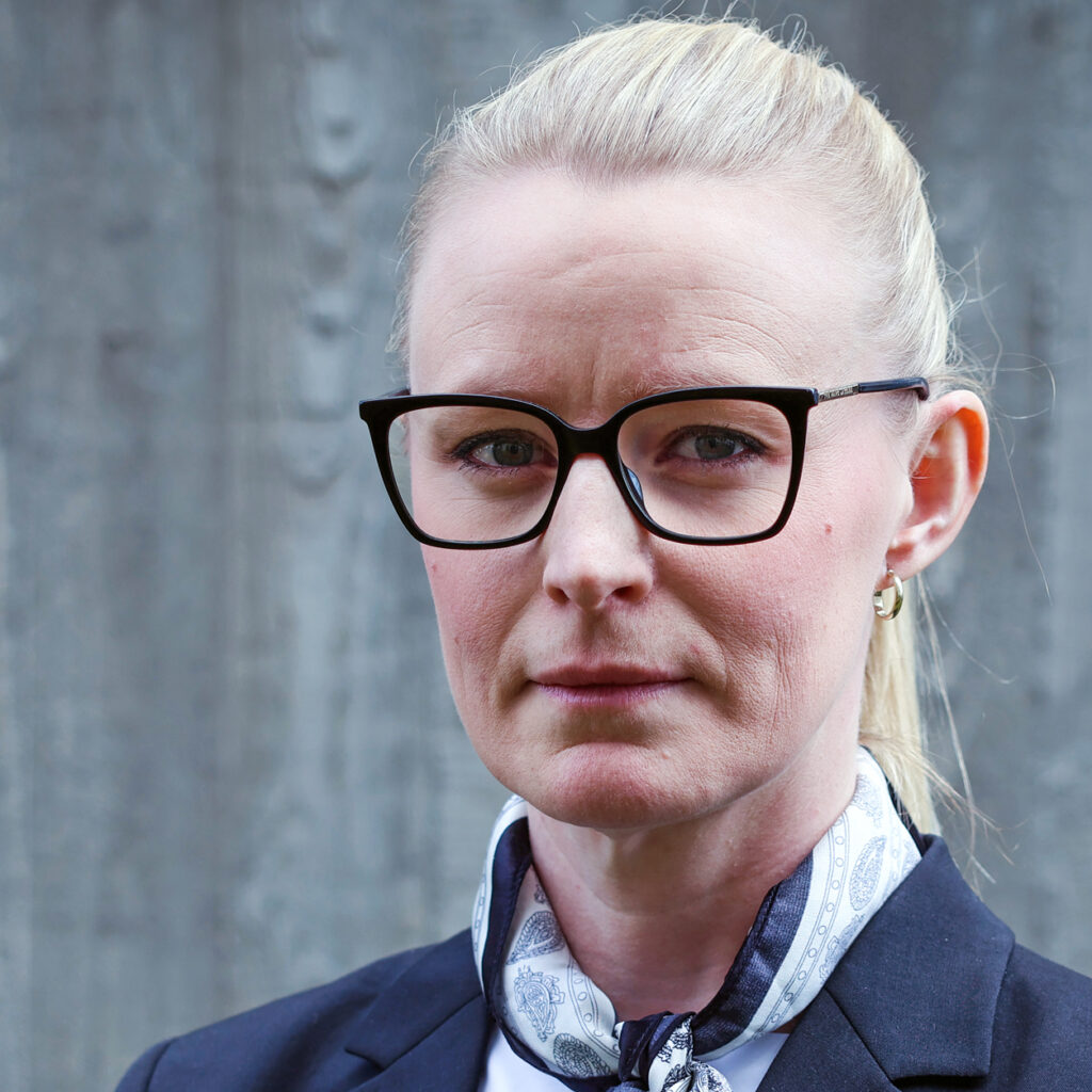 Portrettbilde av Caroline Iwarsson, seniorrådgiver i kontraterroravdelingen i PST.